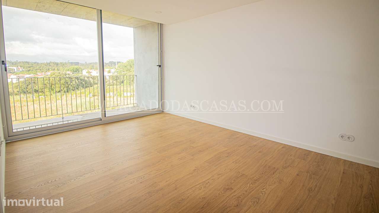 Apartamento T1, lugar de garagem, elevador e piscina - Grande imagem: 4/21