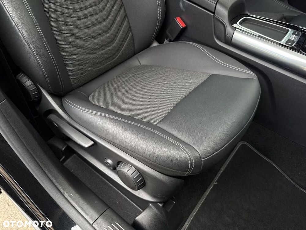 Mercedes-Benz GLA - 21