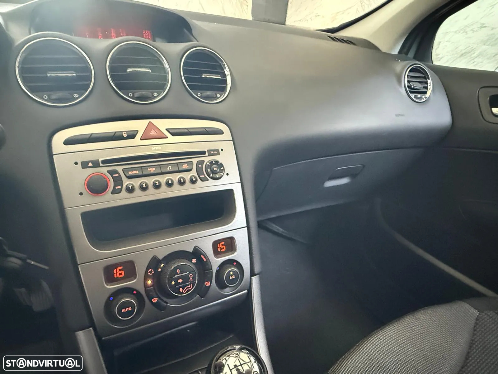 Peugeot 308 1.4 16V Executive - 17