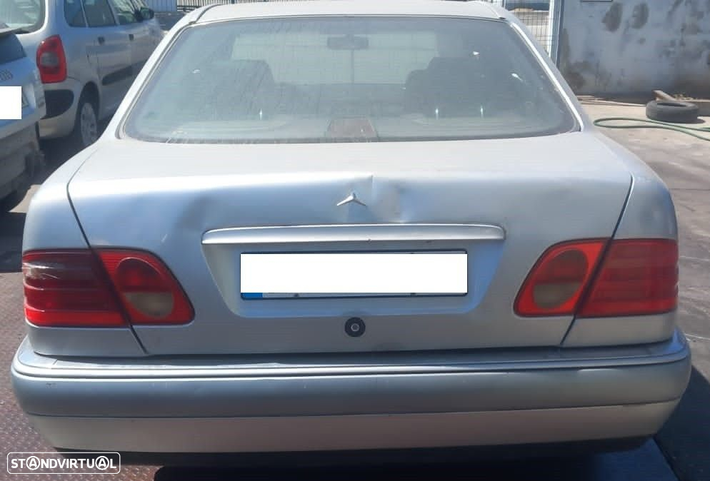 Mercedes W210 E 220 D 2.2 Diesel de 1996 disponível para peças - 2