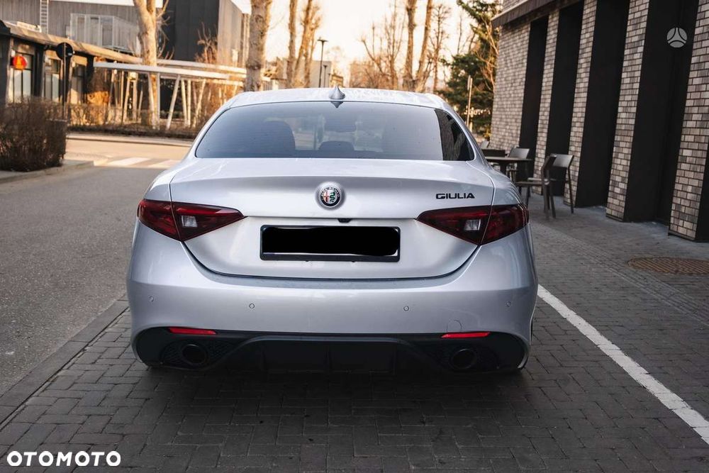 Alfa Romeo Giulia 2.0 Turbo 16V AT8 Veloce - 4