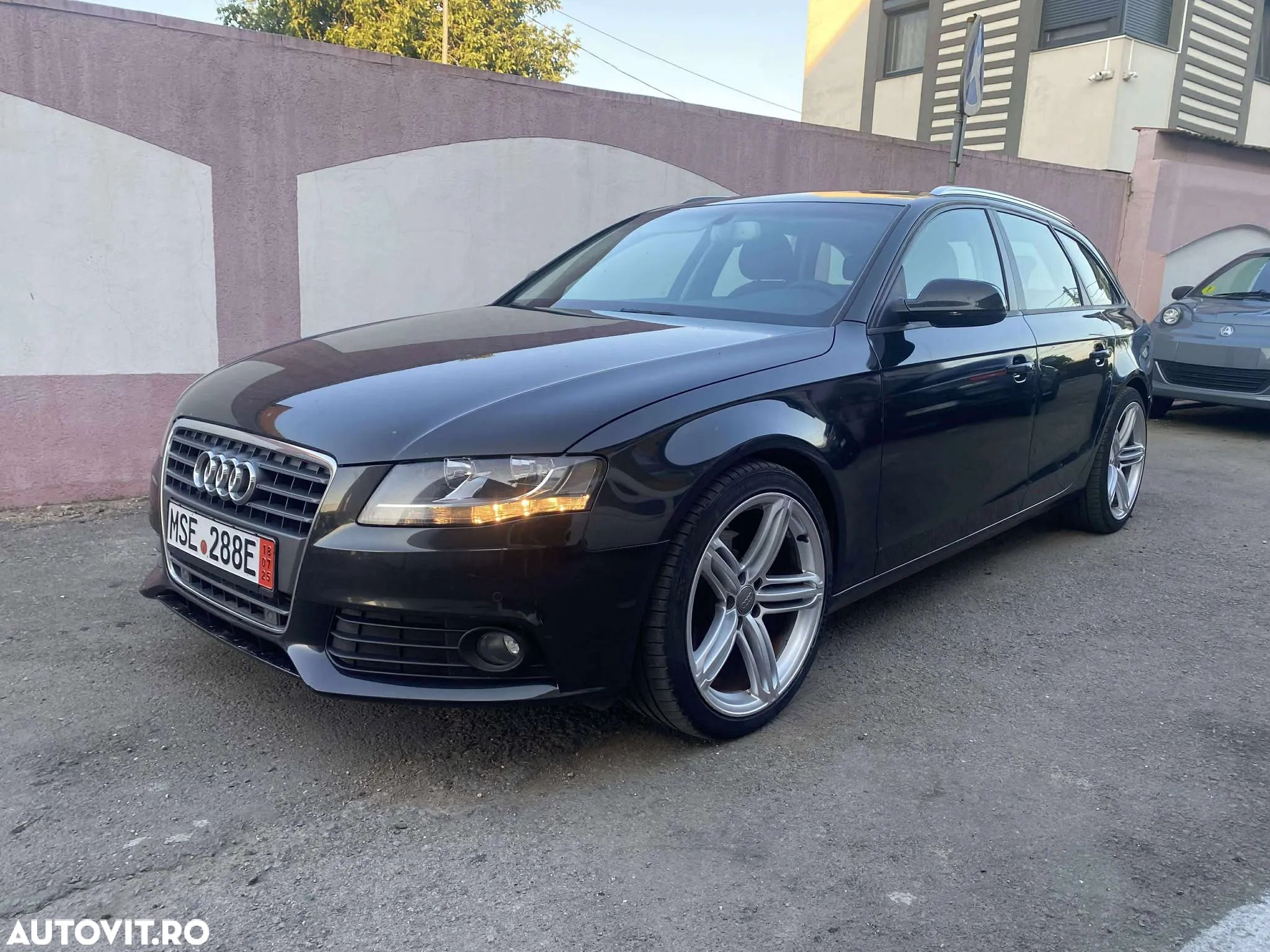 Audi A4 Avant 2.0 TDI DPF Ambiente - 1