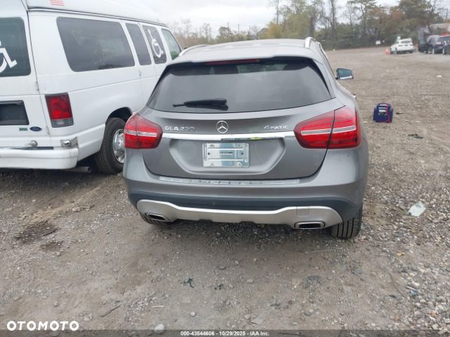 Mercedes-Benz GLA 250 4-Matic AMG Line - 5