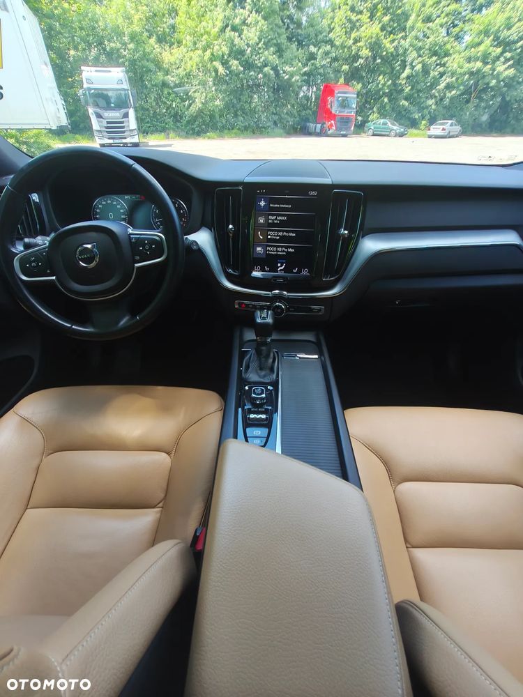 Volvo XC 60 T6 AWD Momentum - 25