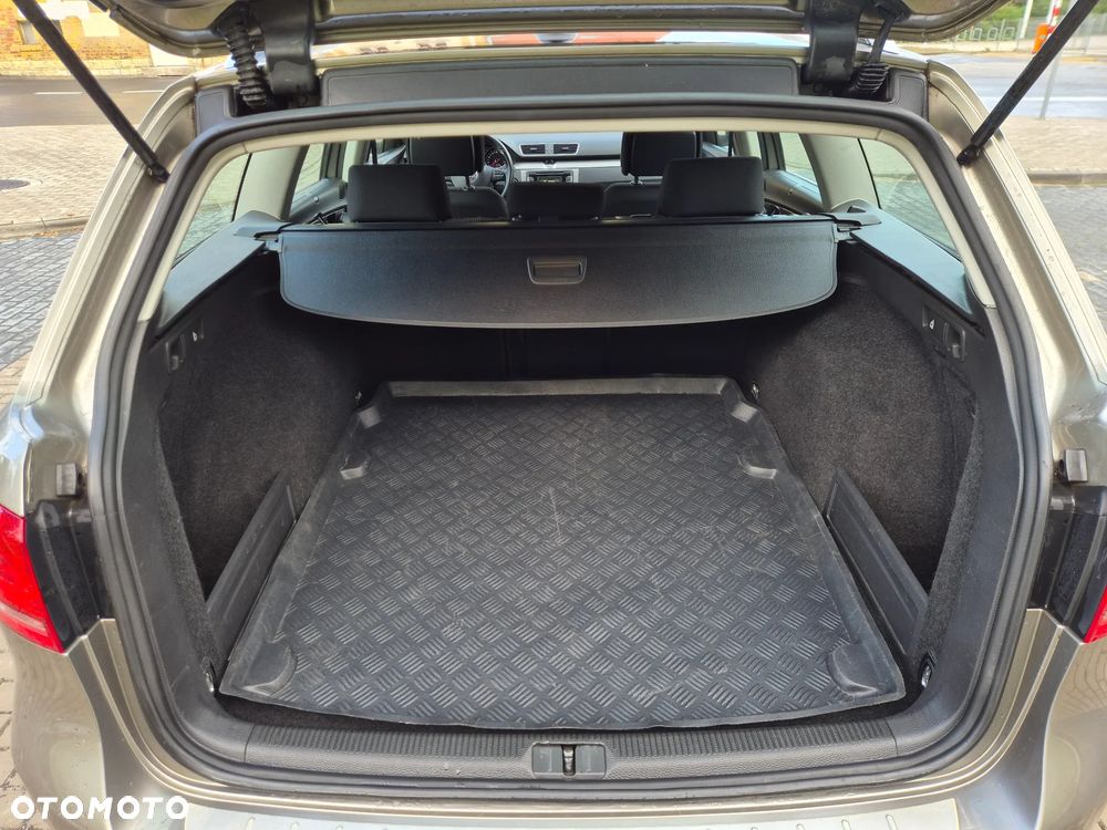Volkswagen Passat 1.6 TDI Comfortline - 30