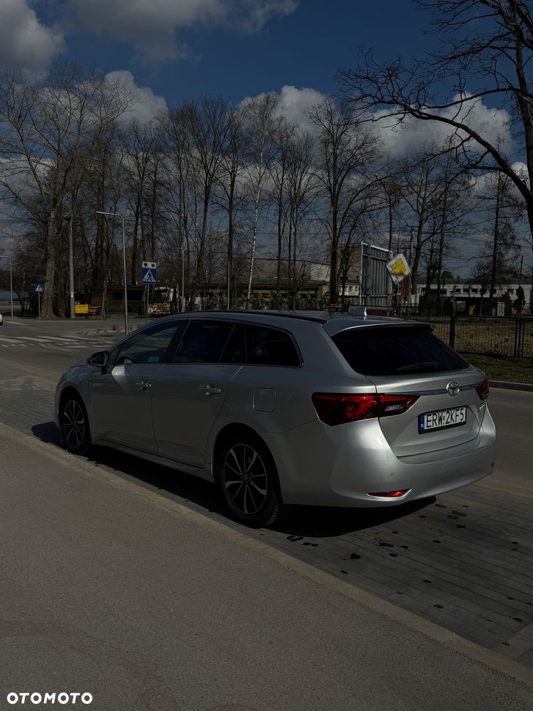 Toyota Avensis 2.0 D-4D Selection - 12