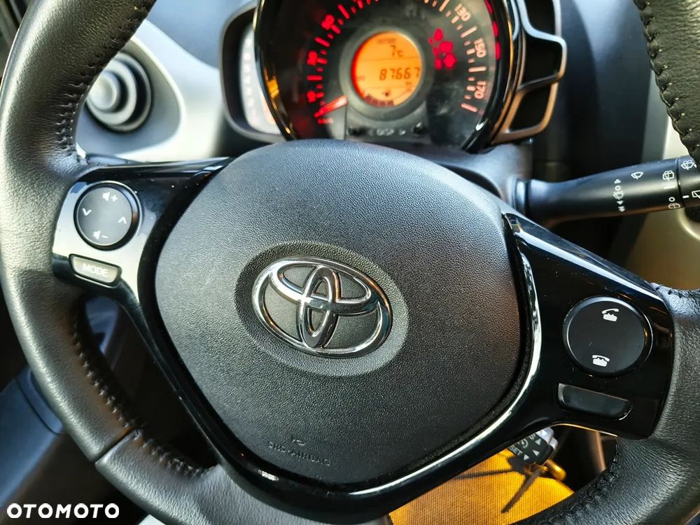 Toyota Aygo x-play touch - 25