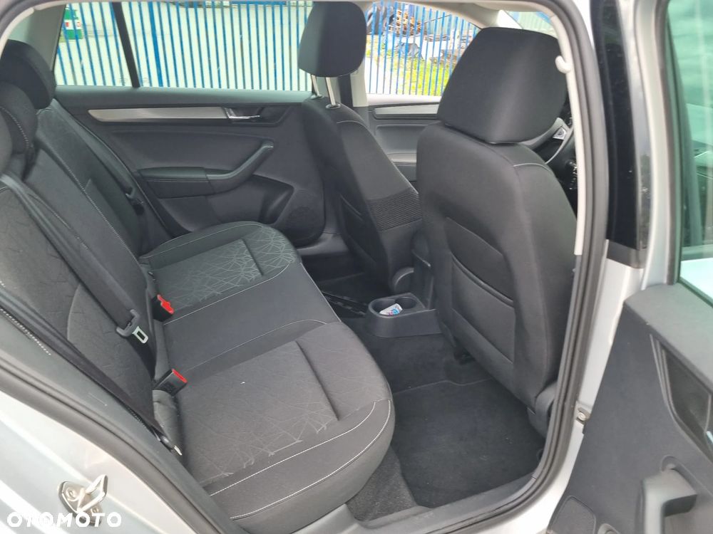 Skoda RAPID Spb 1.0 TSI Clever - 21