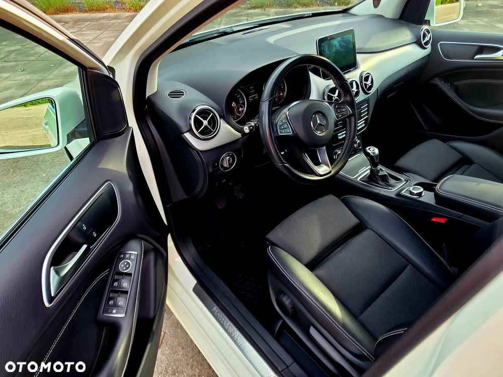 Mercedes-Benz Klasa B 200 UrbanStyle Edition - 23