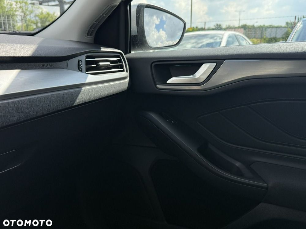 Ford Focus 1.0 EcoBoost Titanium X - 30