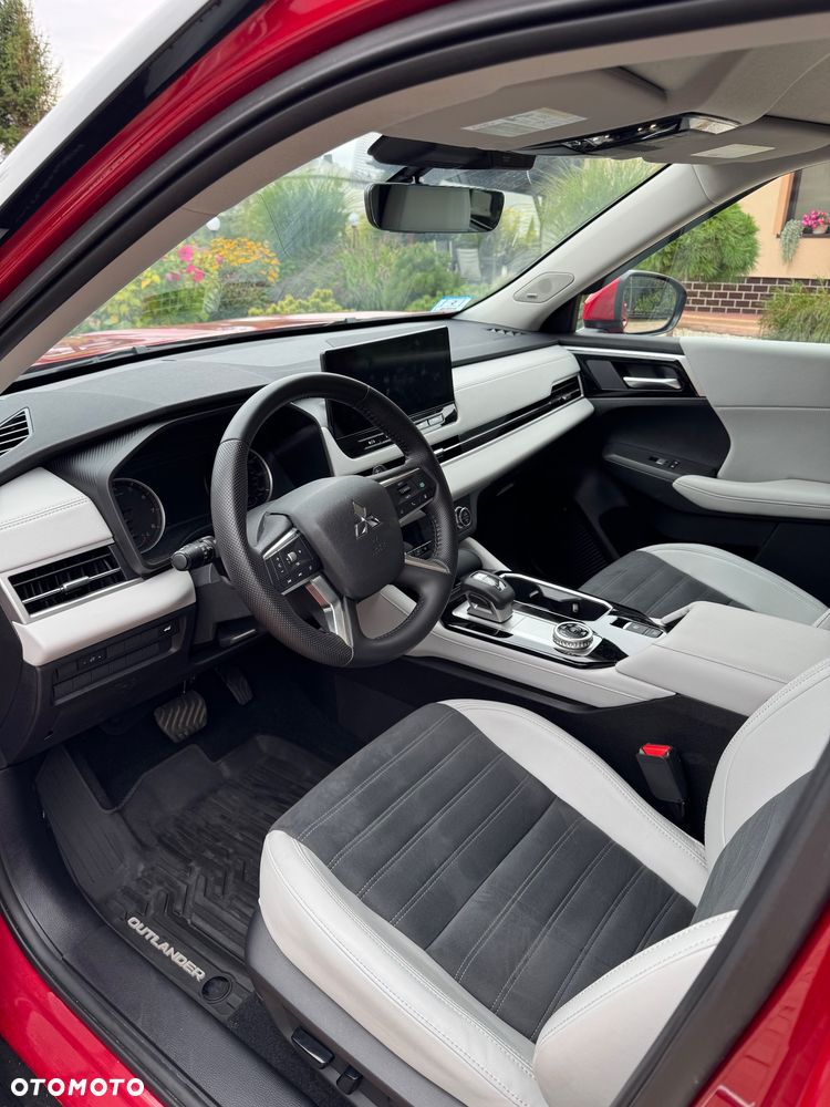 Mitsubishi Outlander - 10