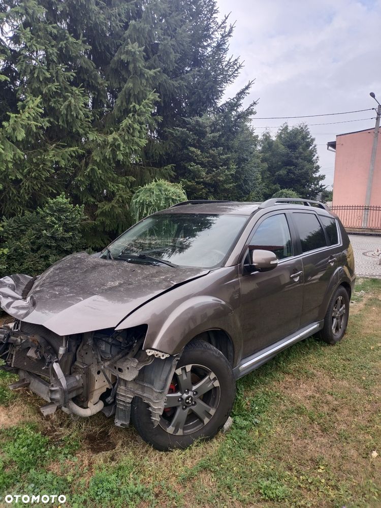 Mitsubishi Outlander - 2