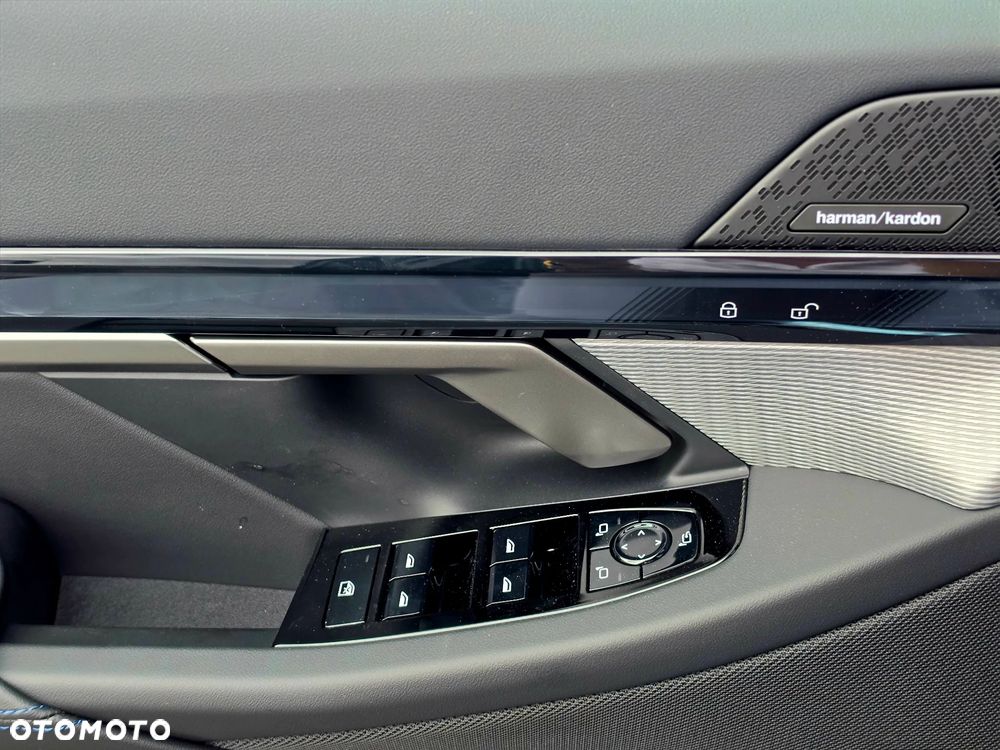 BMW Seria 5 530e xDrive PHEV - 24