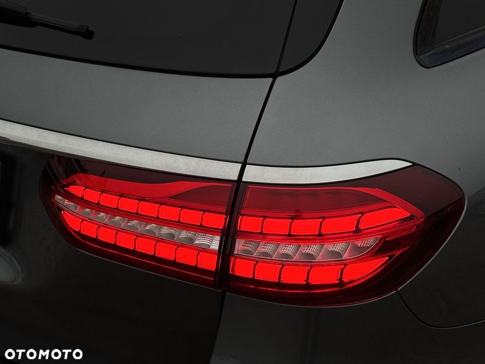 Mercedes-Benz Klasa E 450 4-Matic Exclusive - 38