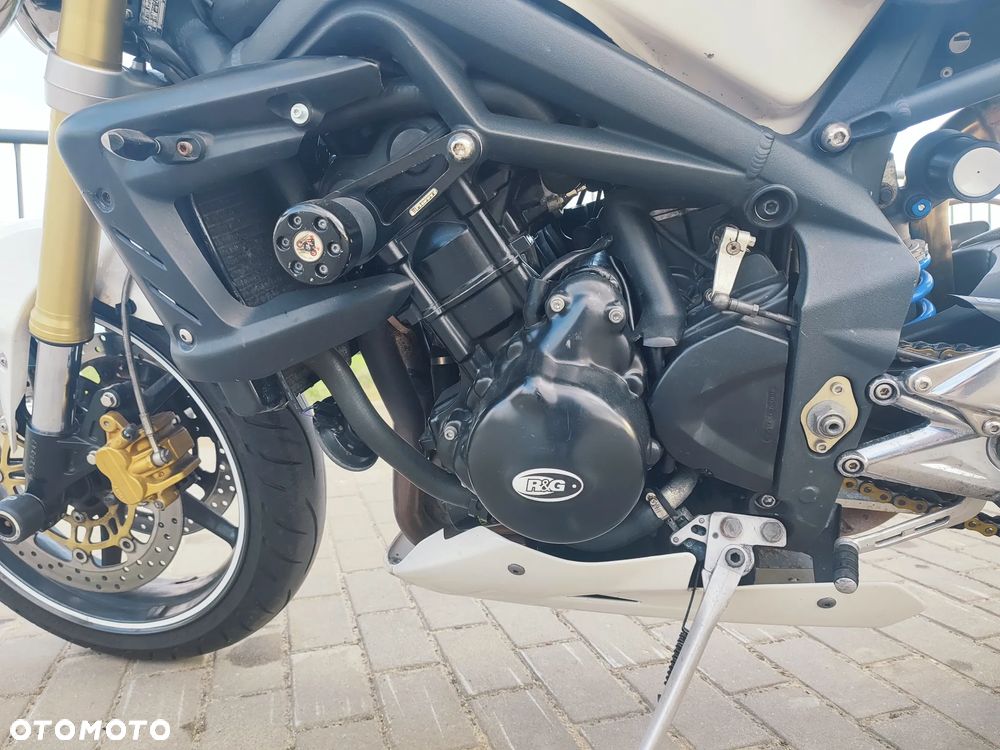 Triumph Street Triple - 8