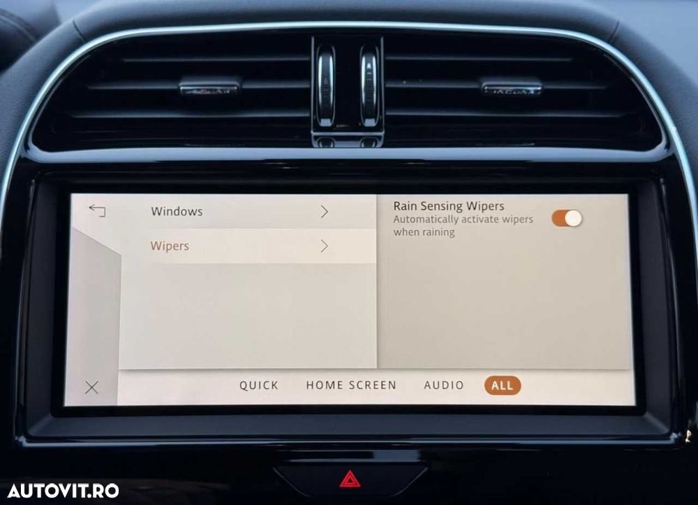 Jaguar XE D200 RWD MHEV R-Dynamic S - 38