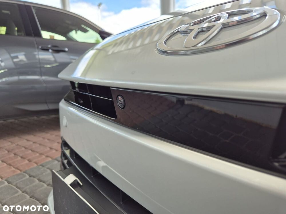 Toyota Camry - 26