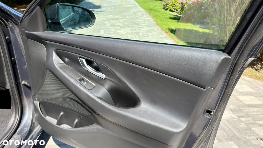 Hyundai i30 1.6 D Comfort DCT - 39