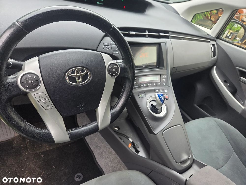 Toyota Prius (Hybrid) Life - 6