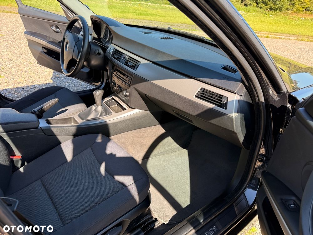 BMW Seria 3 318i - 11