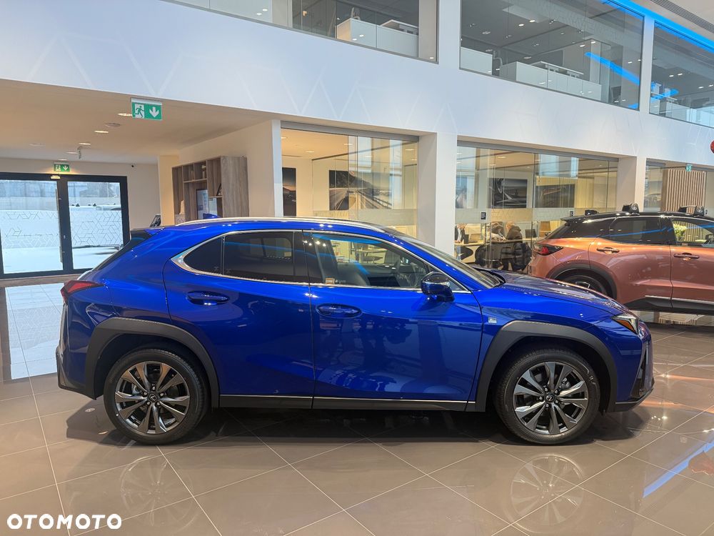 Lexus UX 300h F Sport Design - 8
