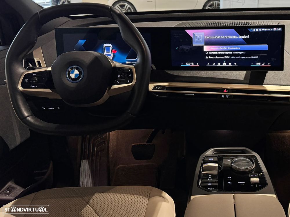 BMW iX xDrive40 - 7