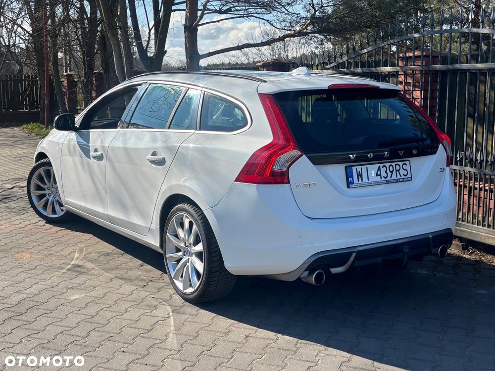 Volvo V60 D3 R-Design - 8