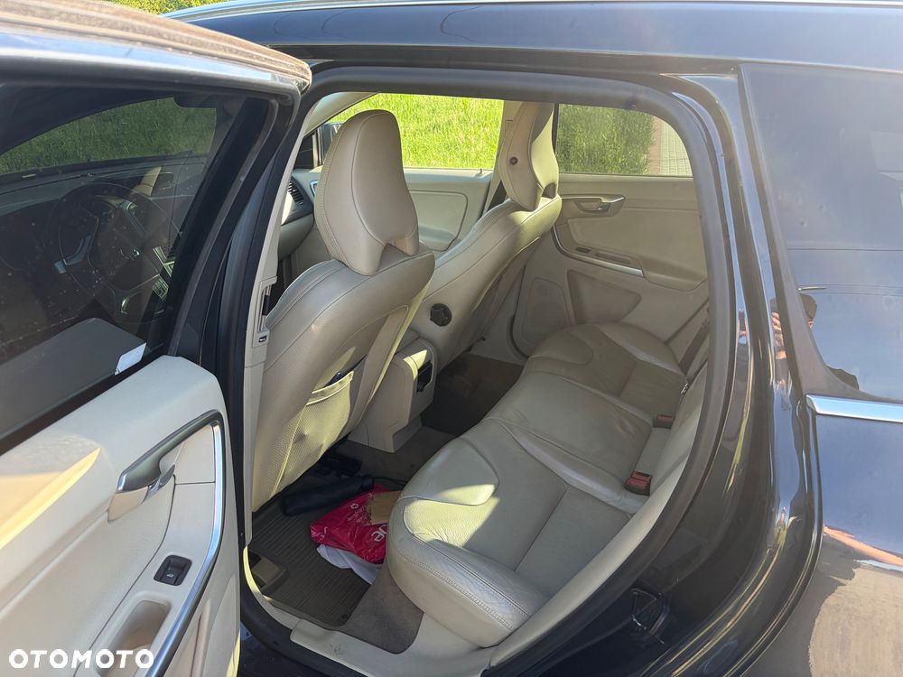 Volvo XC 60 2.4D AWD Summum - 11