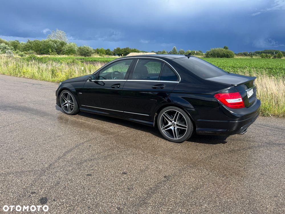 Mercedes-Benz Klasa C 300 CDI BlueEff 4-Matic Avantgarde - 3