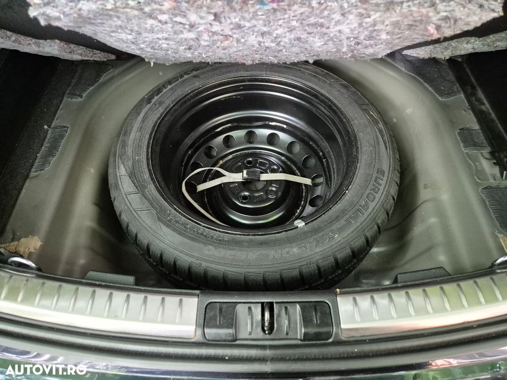 Toyota Auris 1.8 L VVT-i HSD Sol - 7