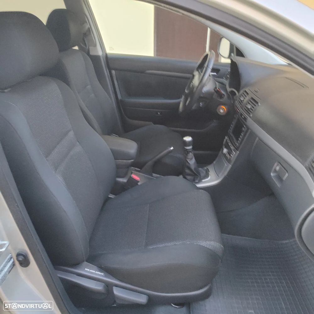 Toyota Avensis SW 2.0 D-4D Sol+GPS - 29