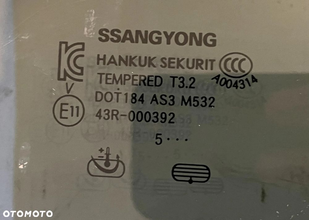Szyba SsangYong Tivoli 2016r prawy tył OE - 2