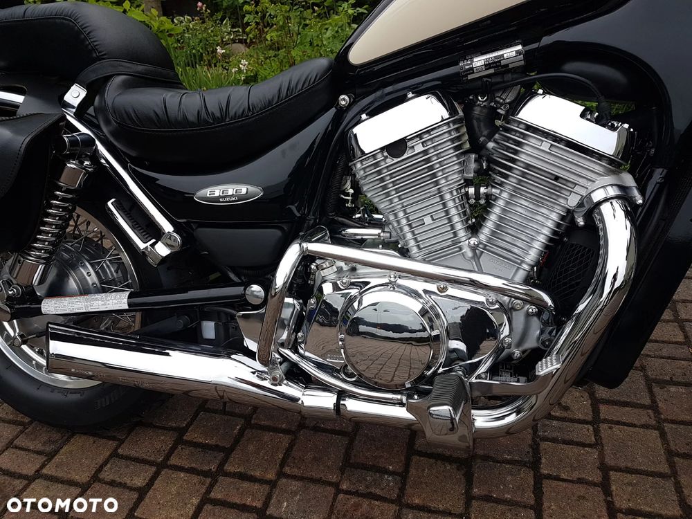 Suzuki Intruder - 13