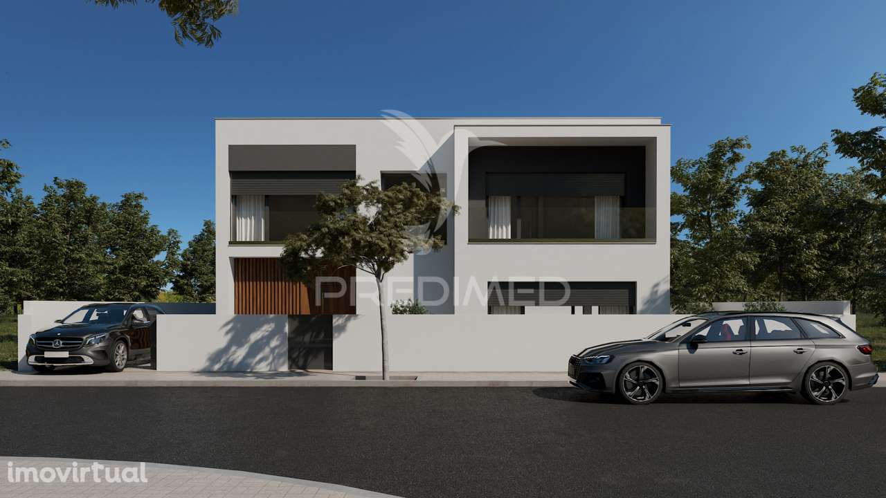 Moradia de Luxo l com Piscina — Elegância e Modernidade em Cada Det... - Grande imagem: 2/34