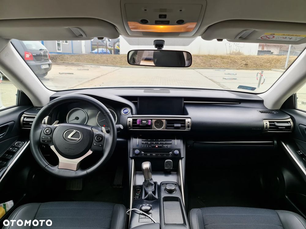 Lexus IS 300h Elegance - 12