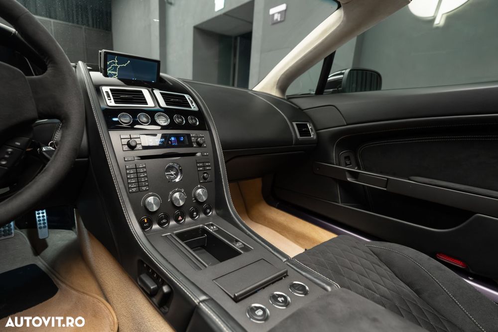 Aston Martin V8 Vantage - 22