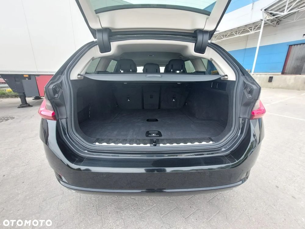 BMW Seria 3 318d Touring Sport Line - 25