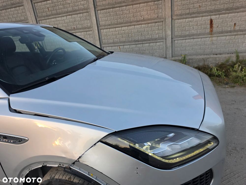 Jaguar E-Pace P200 AWD R-Dynamic S - 27