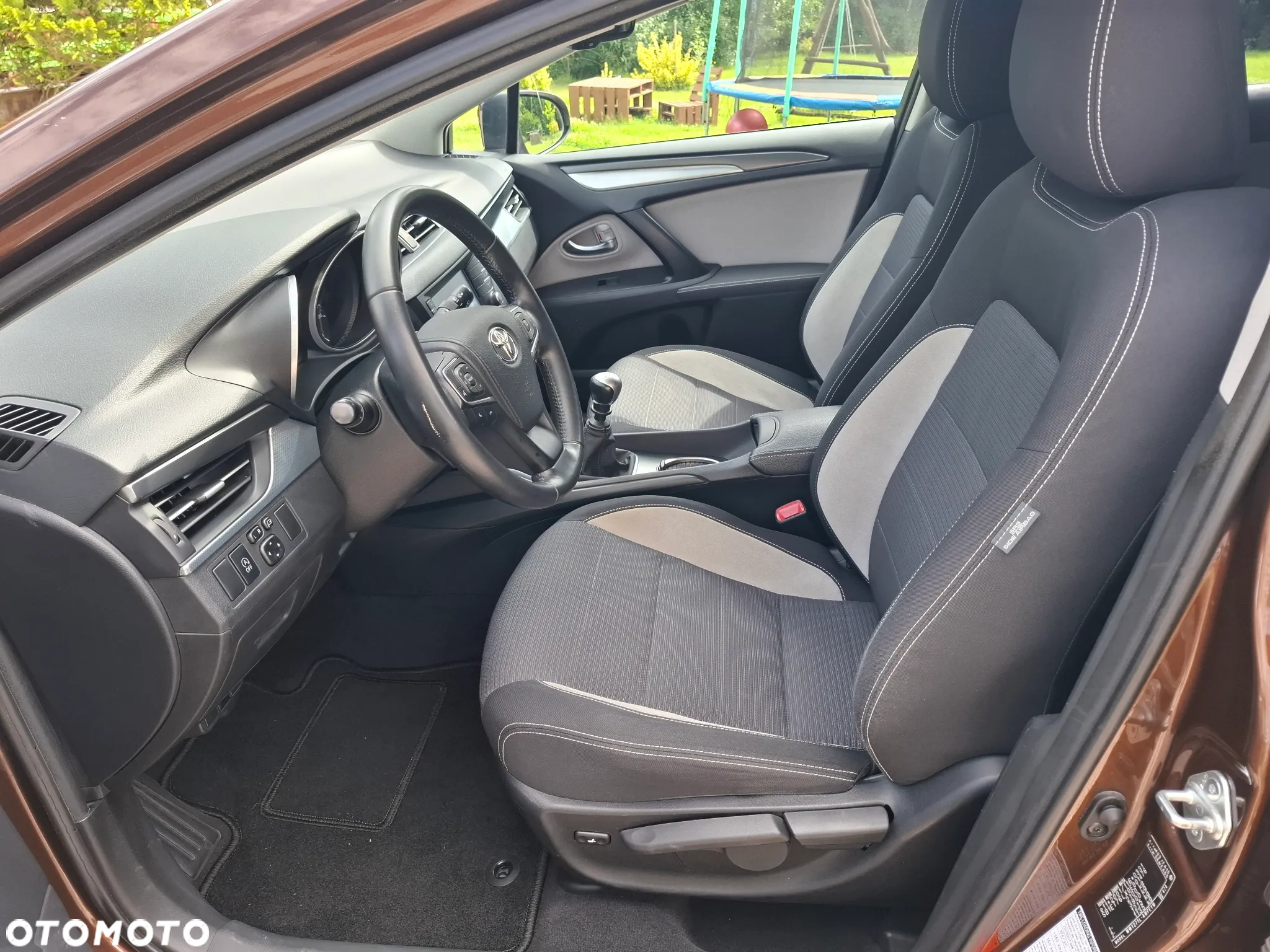 Toyota Avensis 2.0 D-4D Premium - 19
