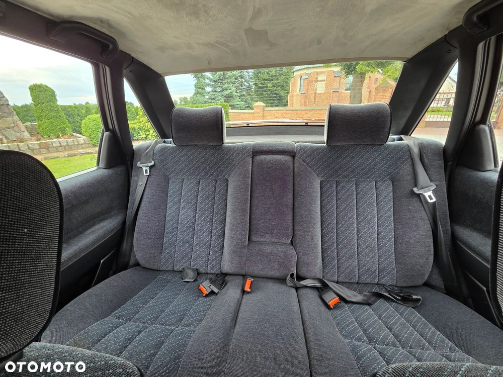 Volkswagen Passat 2.0 GL - 9