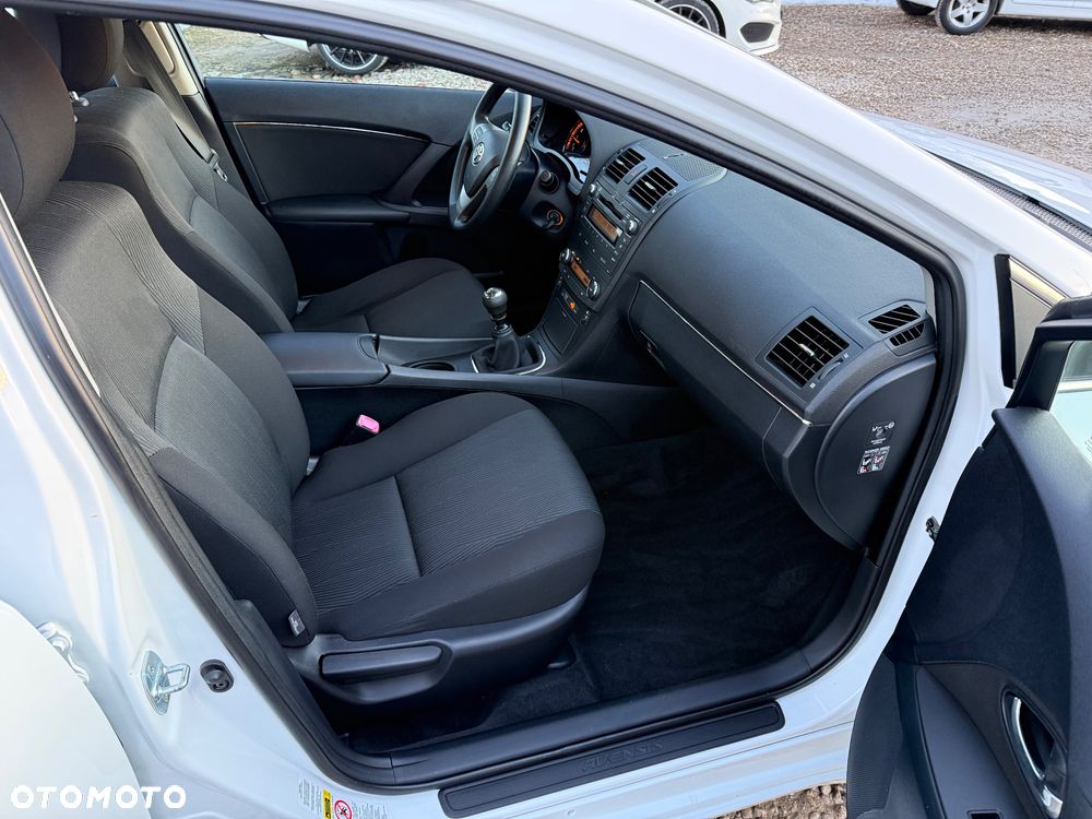 Toyota Avensis 1.6 Comfort - 16