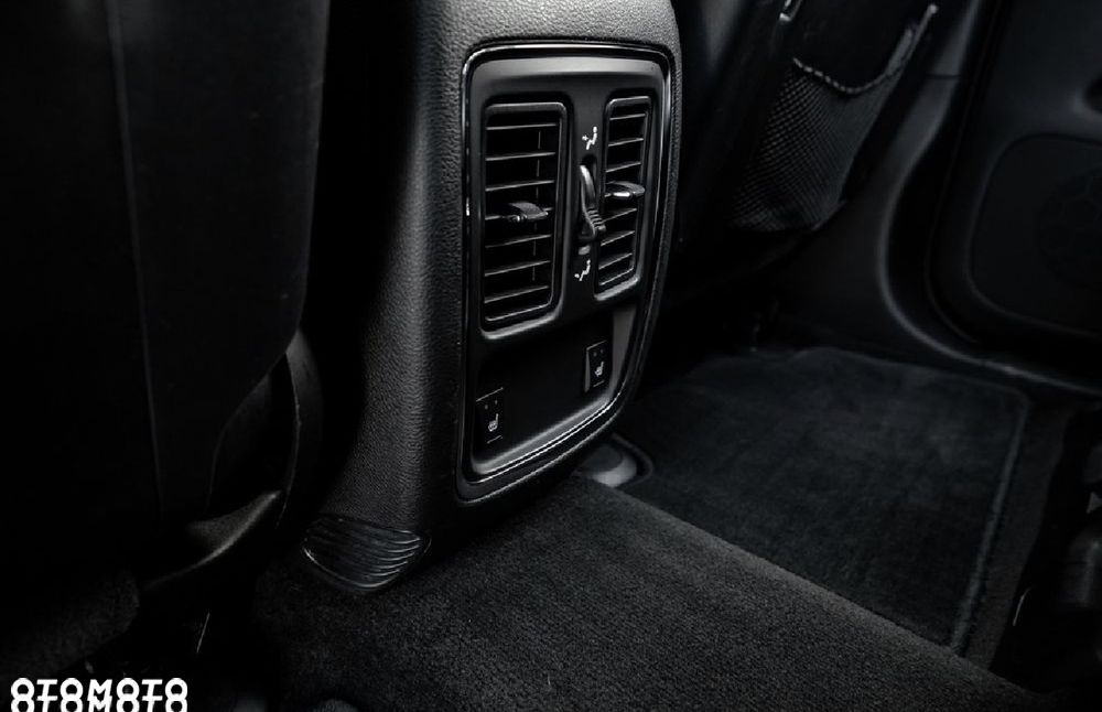 Jeep Grand Cherokee SRT8 - 21