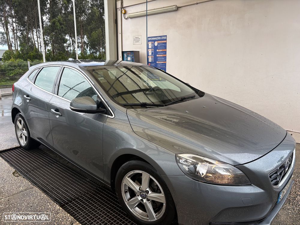 Volvo V40 D2 Momentum - 2
