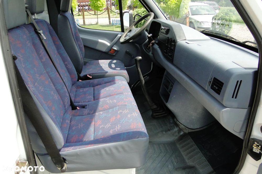 Mercedes-Benz Sprinter 208 - 12