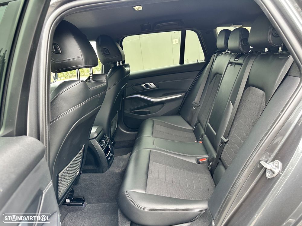 BMW 318 d Line Sport - 32