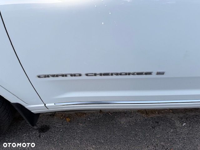 Jeep Grand Cherokee - 12