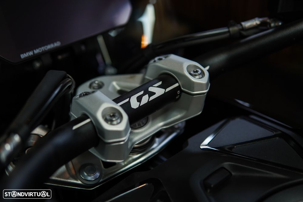 BMW R 1300 GS TRIPLE BLACK C/RODAS RAIOS DOURADAS - 42