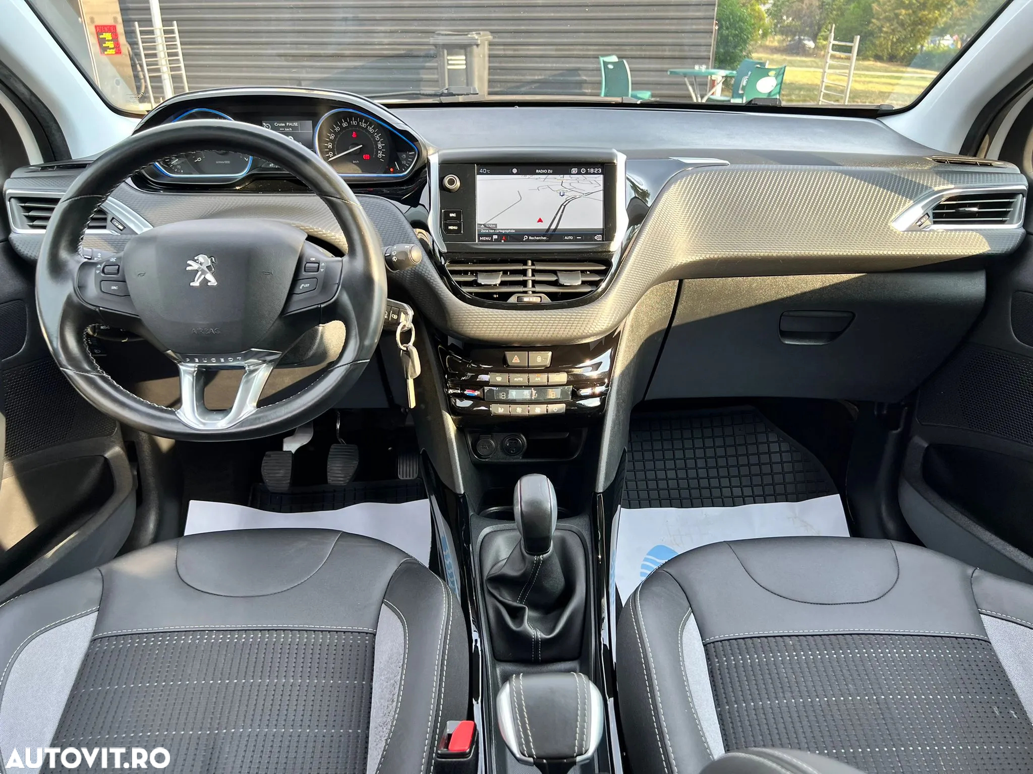 Peugeot 2008 1.2 PureTech Turbo S&S Allure - 8