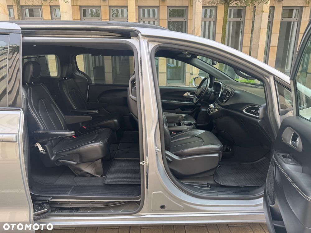 Chrysler Pacifica - 21