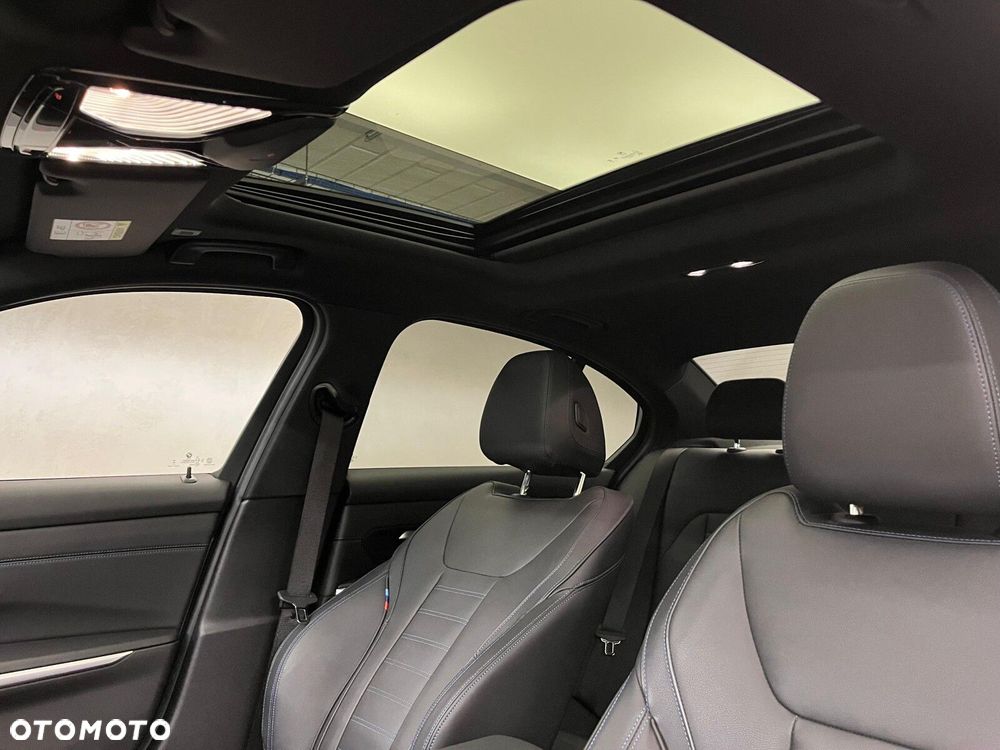 BMW Seria 3 330i xDrive M Sport - 20